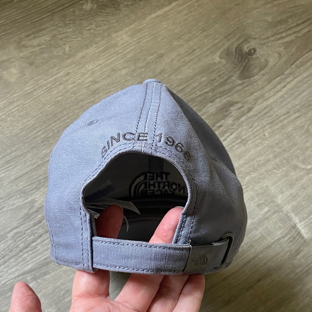 The North Face Gray Logo Cap - Picture 2 of 3